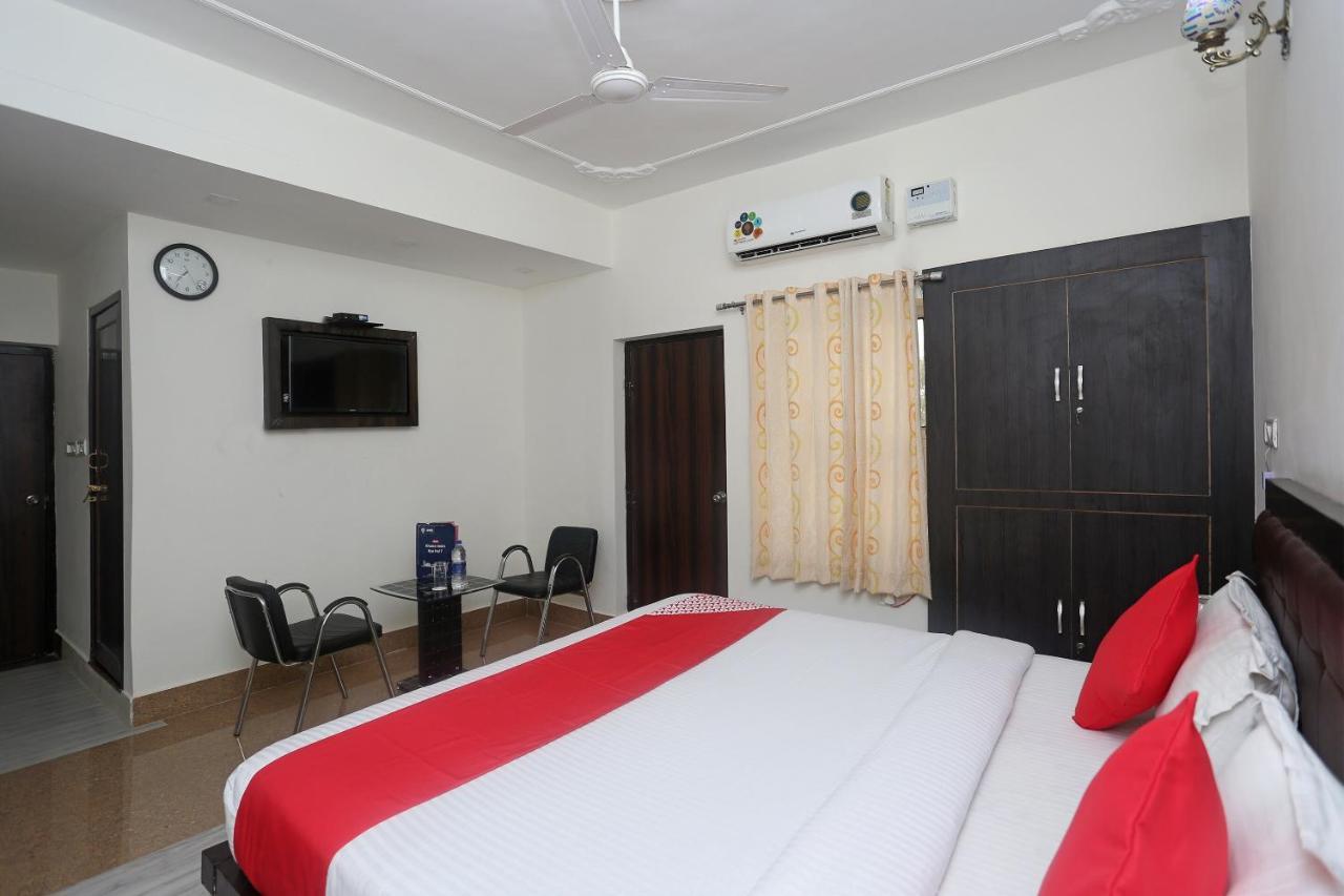 Oyo 18301 Hotel A-One Алвар Екстер'єр фото