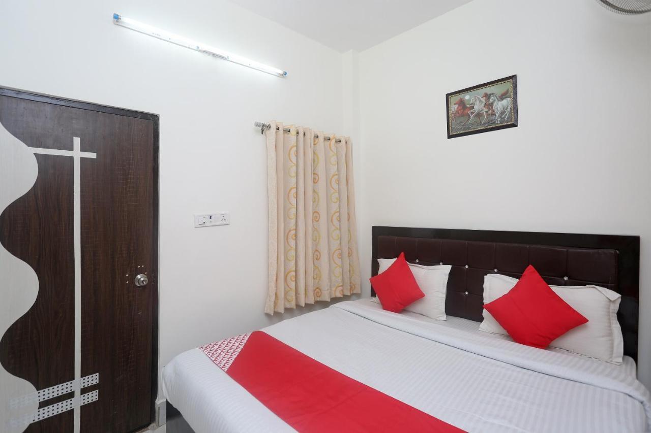 Oyo 18301 Hotel A-One Алвар Екстер'єр фото
